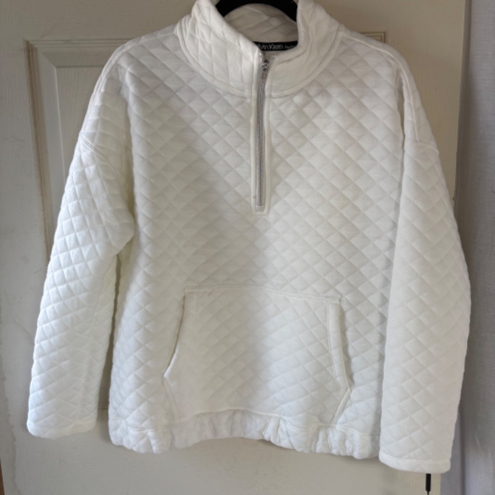 Calvin Klein Performance  Pullover - 98% Polyester, 2% Spandex